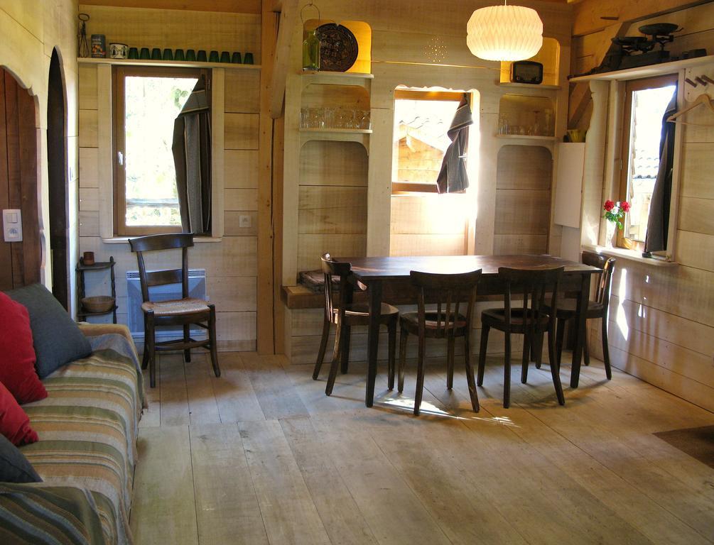 Les Cabanes Du Tertre Urval Luaran gambar