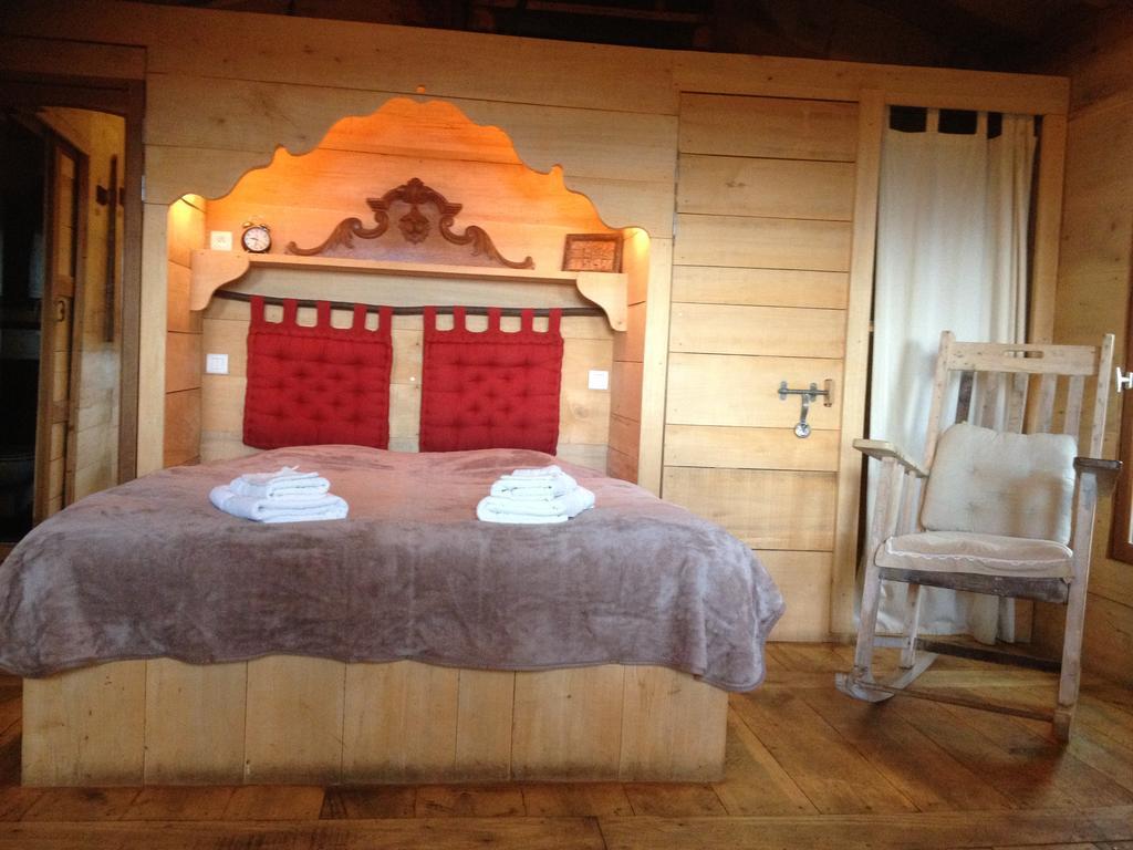Les Cabanes Du Tertre Urval Luaran gambar